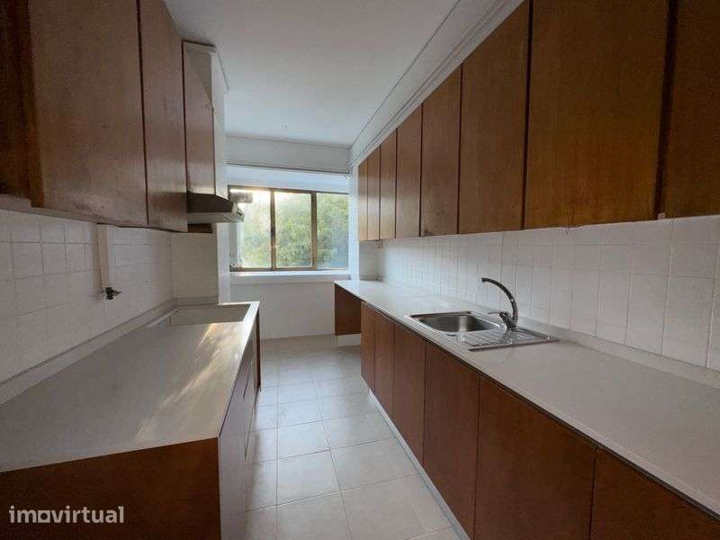Vende Apartamento T4 Lordelo do Ouro - Grande imagem: 2/12