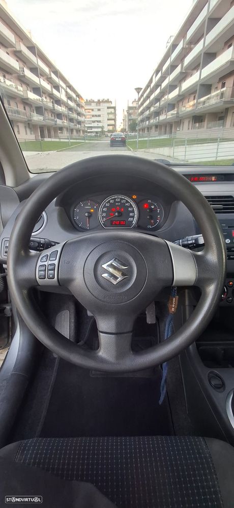 Suzuki Swift 1.3 DDiS GLX - 11