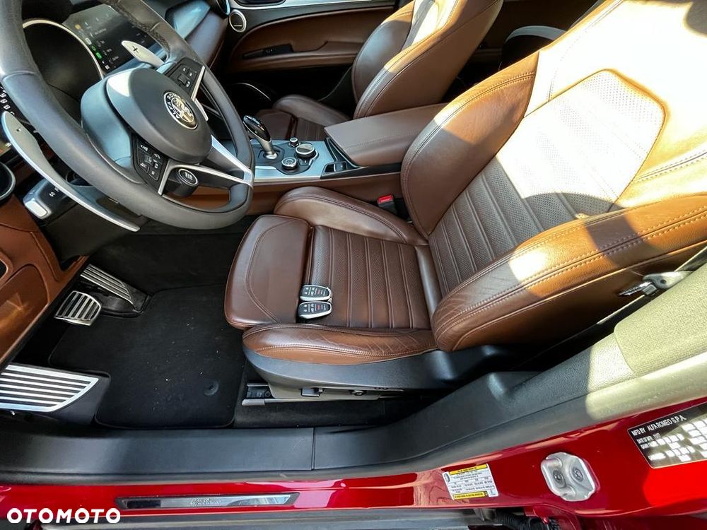 Alfa Romeo Stelvio 2.0 Turbo 16V AT8-Q4 Ti - 22