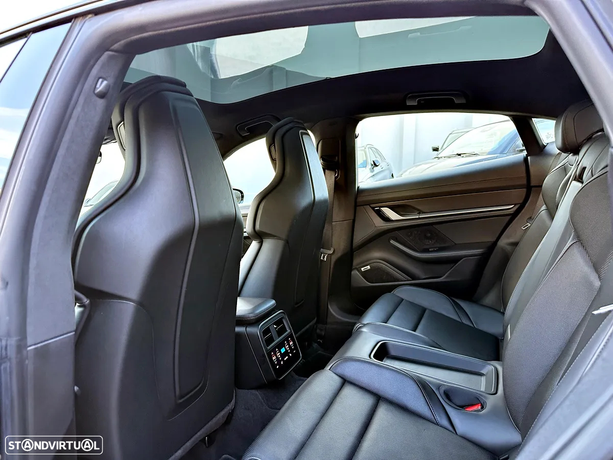 Porsche Taycan Turbo S - 36