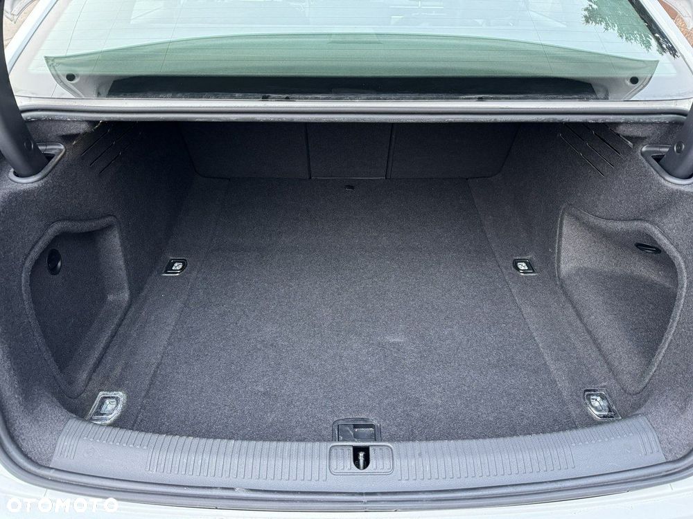 Audi A4 Limousine - 15