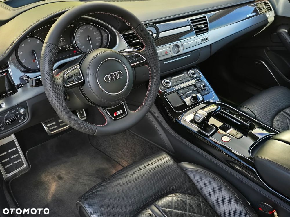 Audi S8 - 24