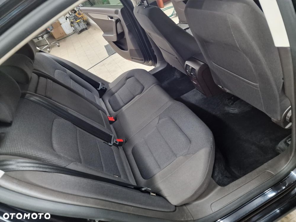 Volkswagen Passat 2.0 TDI Comfortline - 16