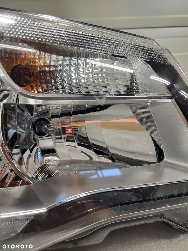 Subaru Forester IV SJ LAMPA ZW PRAWY PRZÓD - 2