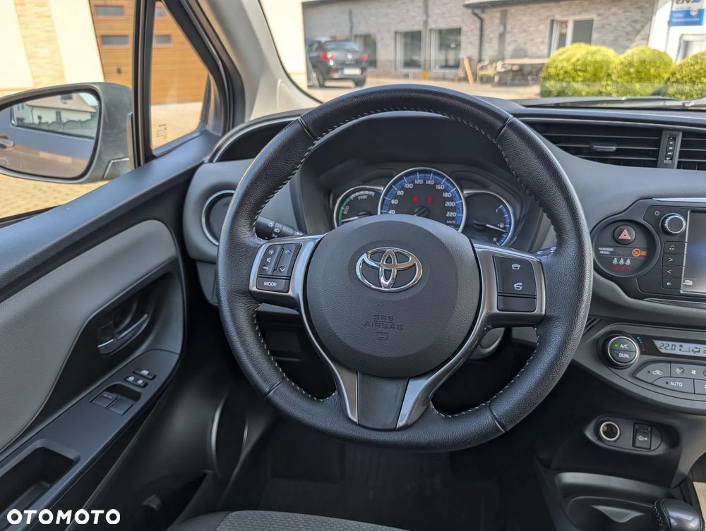 Toyota Yaris Hybrid 100 Premium - 16