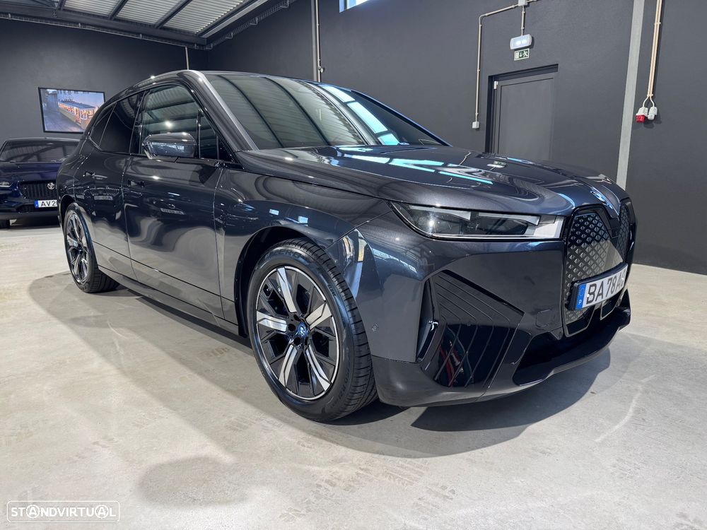 BMW iX xDrive 40 Pack Desportivo - 1