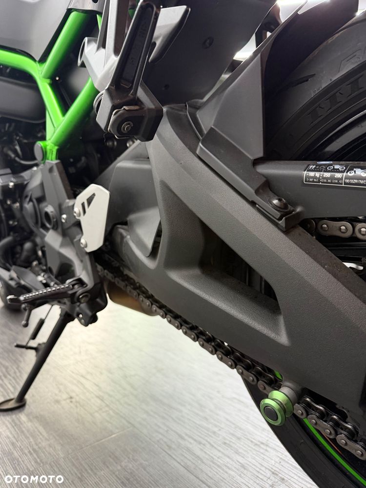 Kawasaki H2 - 19