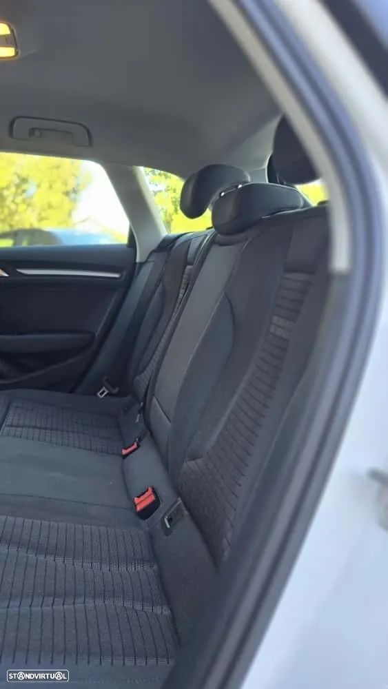 Audi A3 Sportback 1.6 TDI Ambiente - 11