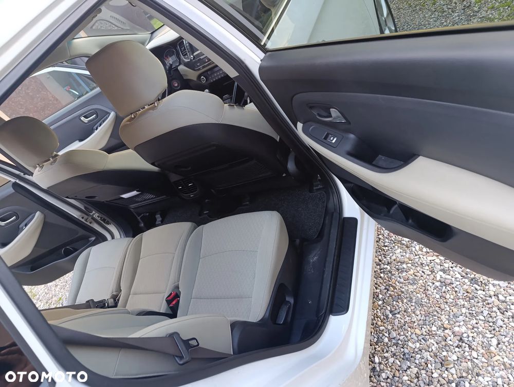 Kia Carens - 30
