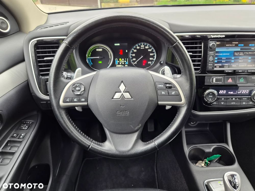 Mitsubishi Outlander - 7