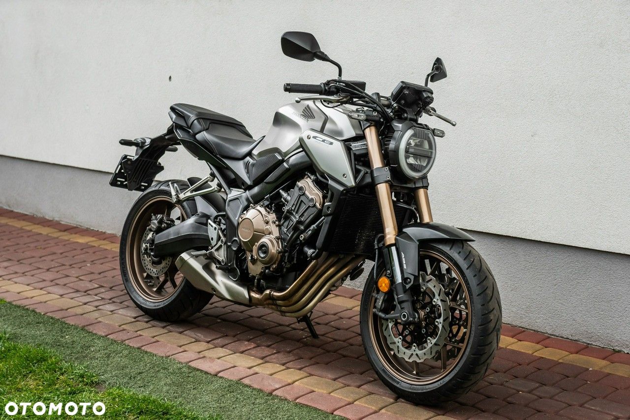 Honda CB - 1
