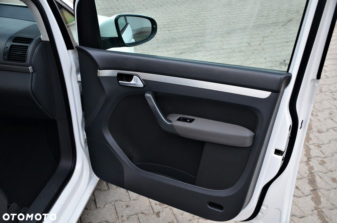 Volkswagen Touran - 18