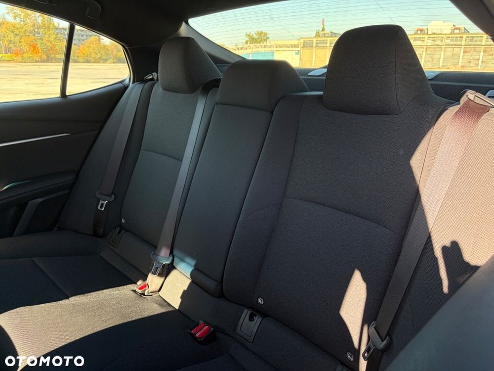 Toyota Camry - 22