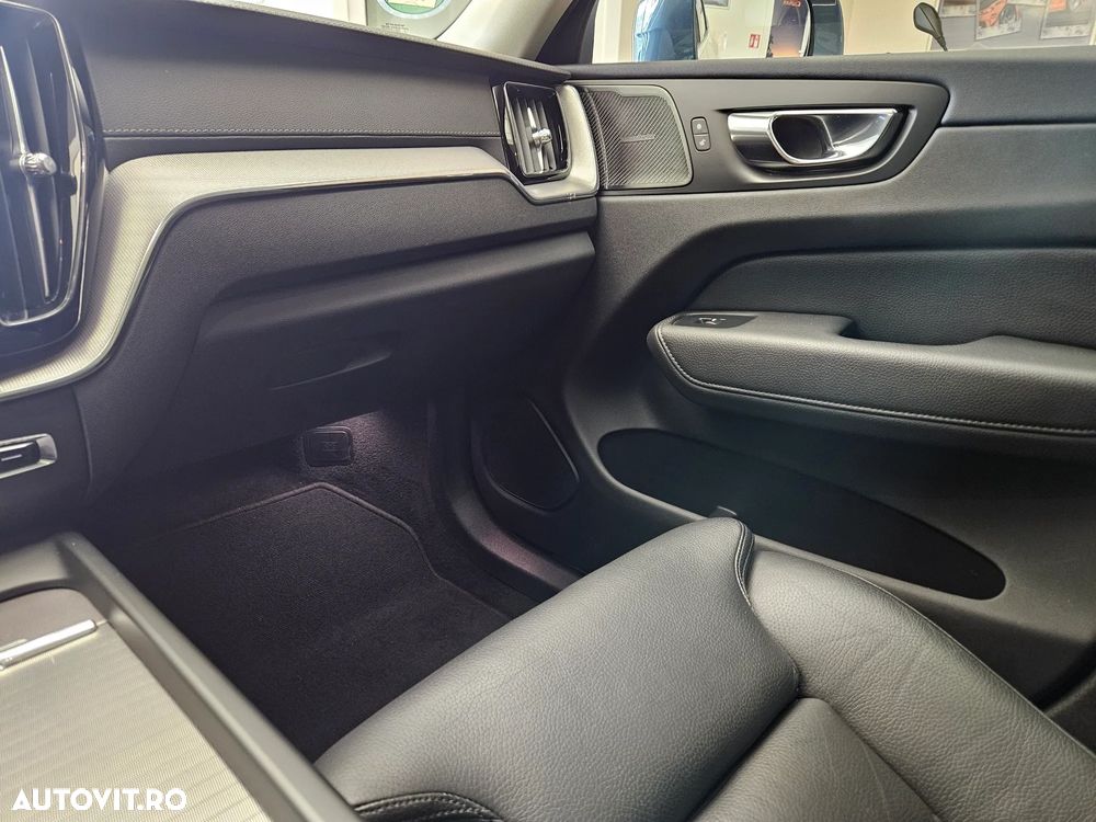 Volvo XC 60 B4 MHEV AT8 AWD Inscription - 29