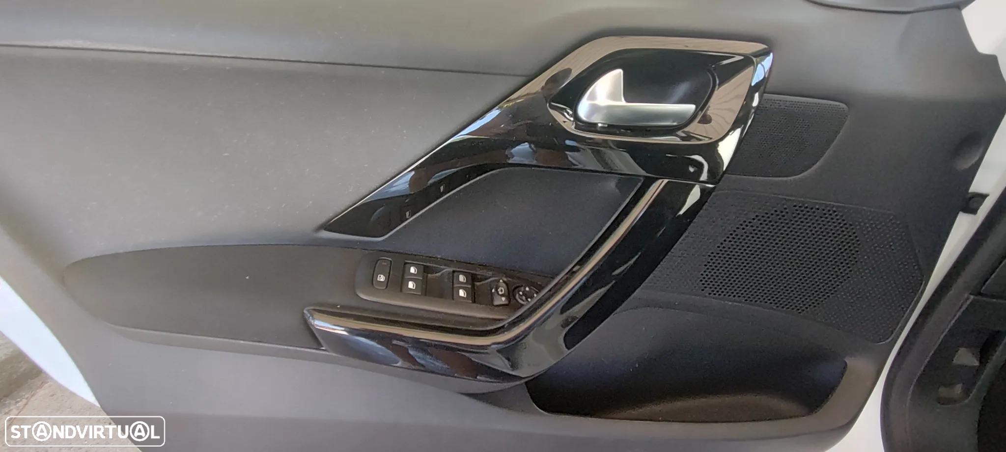 Peugeot 208 1.2 PureTech Signature - 24