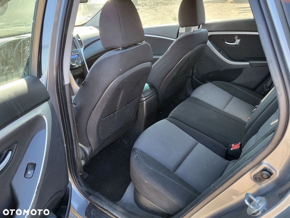 Hyundai i30 blue 1.6 CRDi Trend - 28