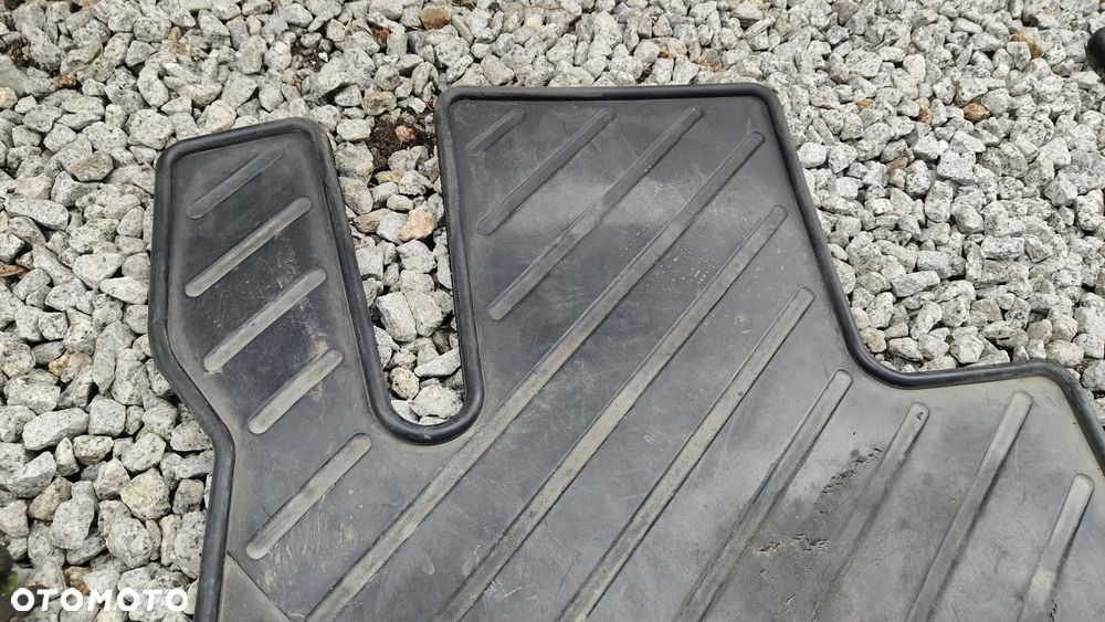 MERCEDES W204 C-klasa Komplet Dywaników Dywaniki Gumowe Oryginał - 9