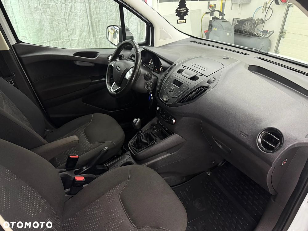 Ford Transit Courier - 11