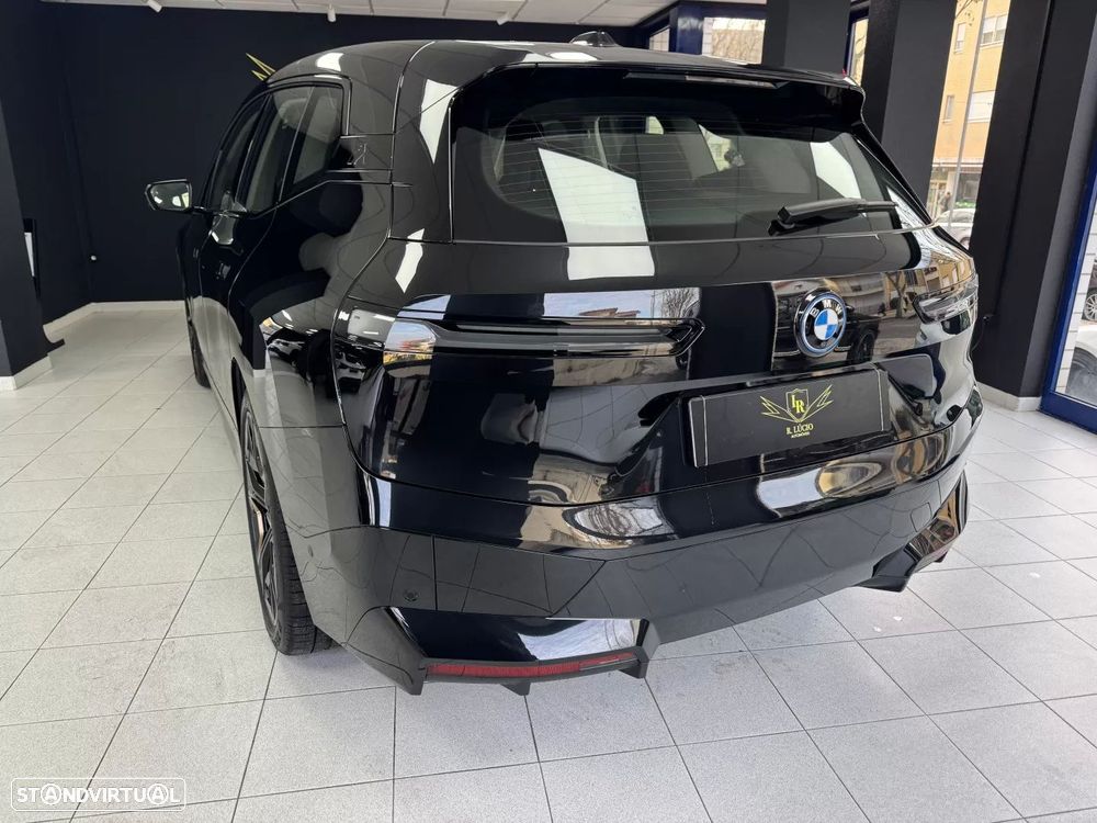 BMW iX xDrive 40 Pack Desportivo - 13