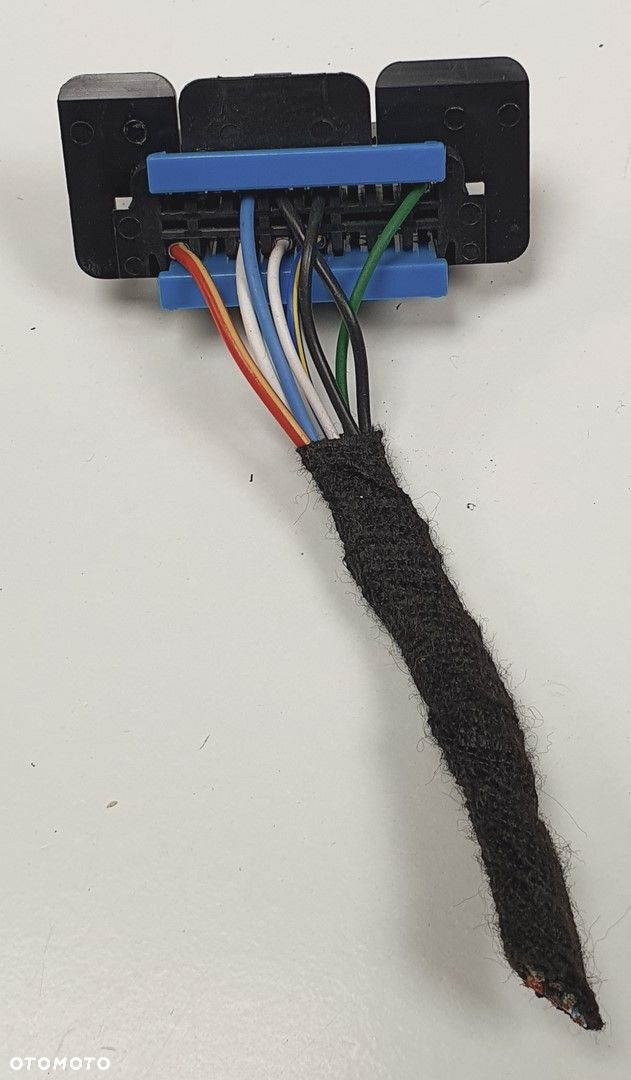 GNIAZDO DIAGNOSTYCZNE OBD2 OPEL ADAM - 2