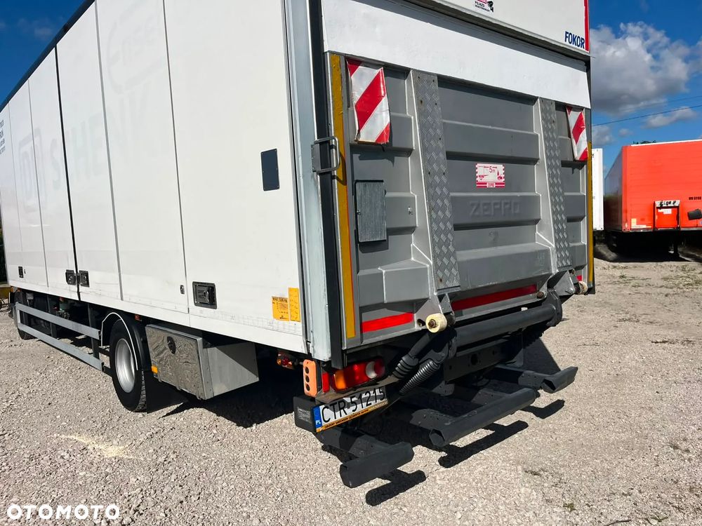 Volvo Dzierżawa izoterma z windą, otwierany bok - 22