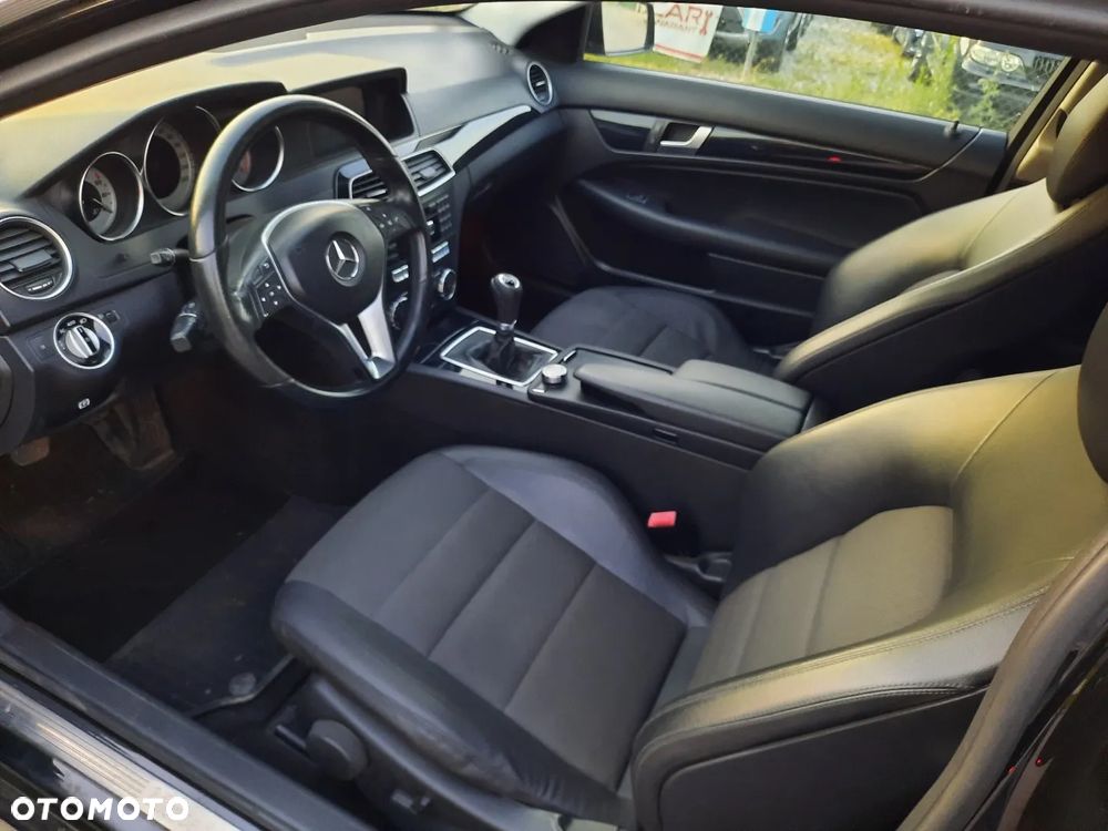 Mercedes-Benz Klasa C 180 Coupe BlueEFFICIENCY - 17