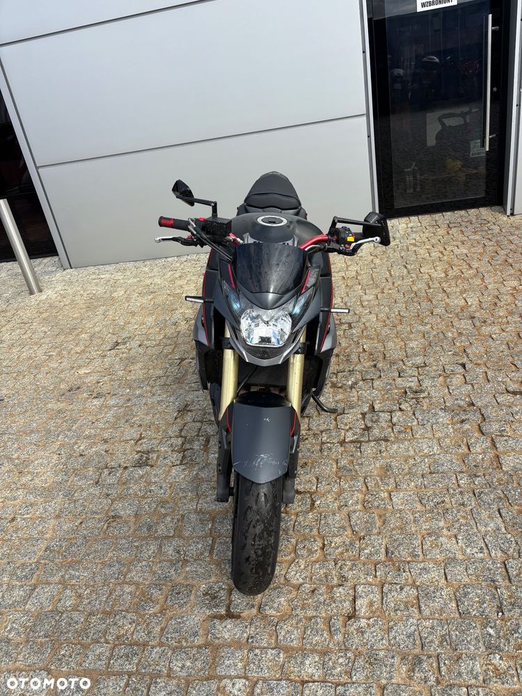 Suzuki GSR - 6
