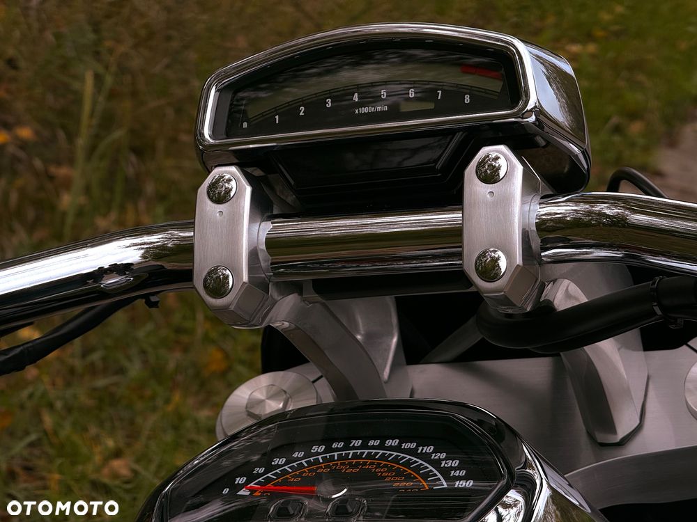 Suzuki Boulevard - 25