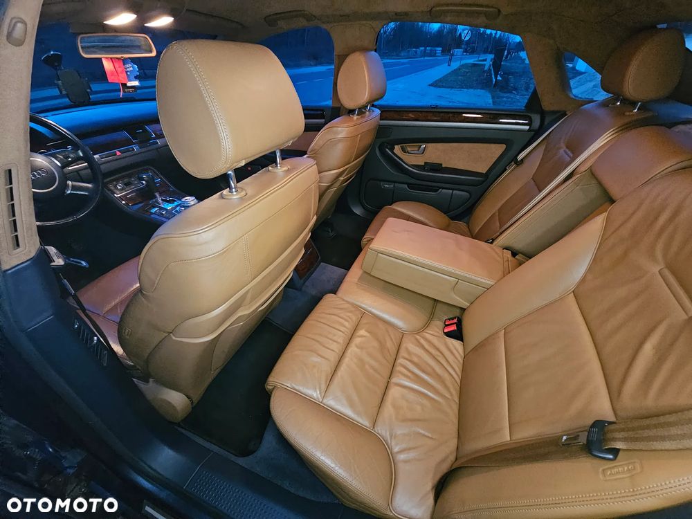 Audi A8 4.2 Quattro - 17