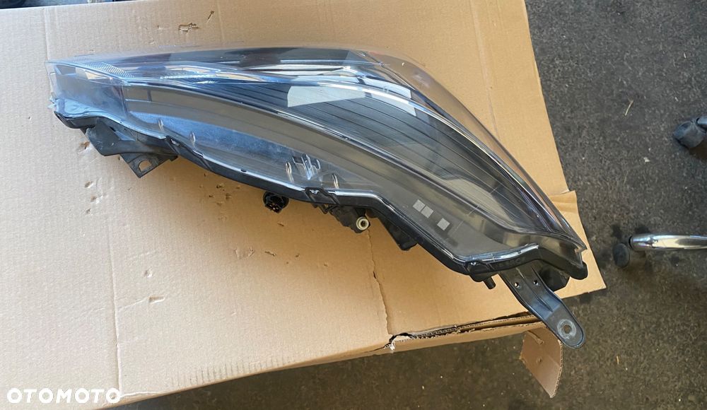 TOYOTA YARIS 3 III lift LAMPA PRZEDNIA PRAWA REFLEKTOR PRZEDNI PRAWY PRZÓD EUROPA soczewka led - 6