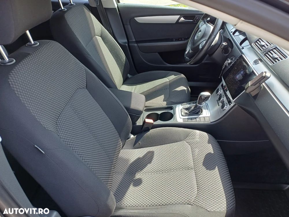 Volkswagen Passat 2.0 TDI Blue TDI DSG Comfortline - 10