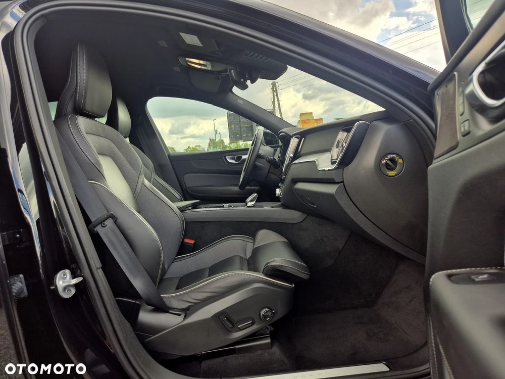 Volvo XC 60 B4 D AWD Plus Dark - 10