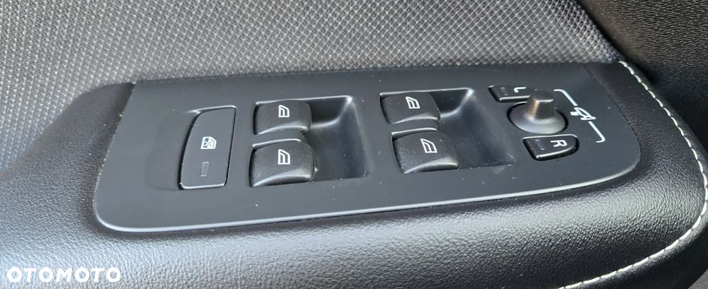 Volvo S60 T4 R-Design - 40