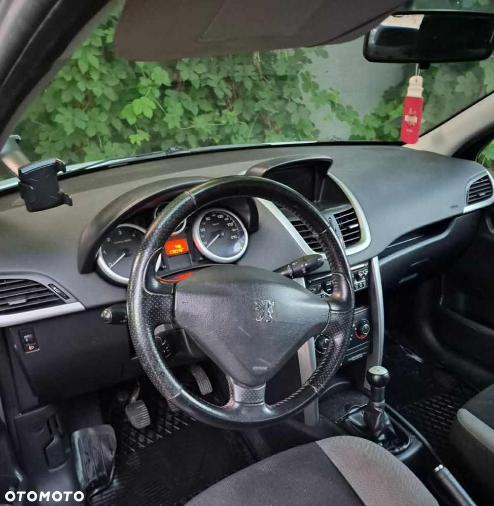 Peugeot 207 - 6