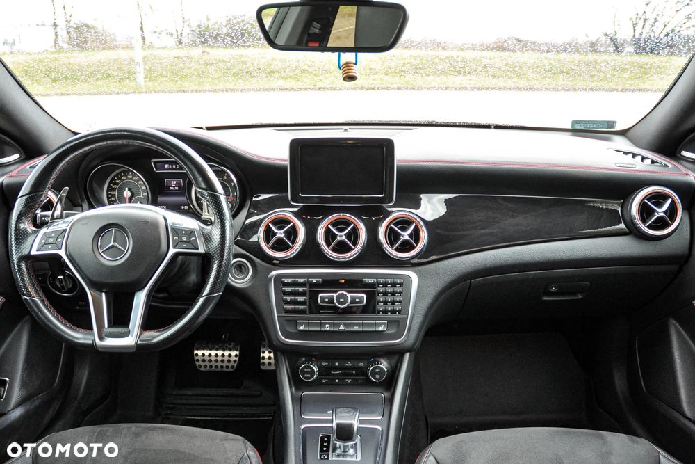 Mercedes-Benz CLA AMG 45 4-Matic - 10