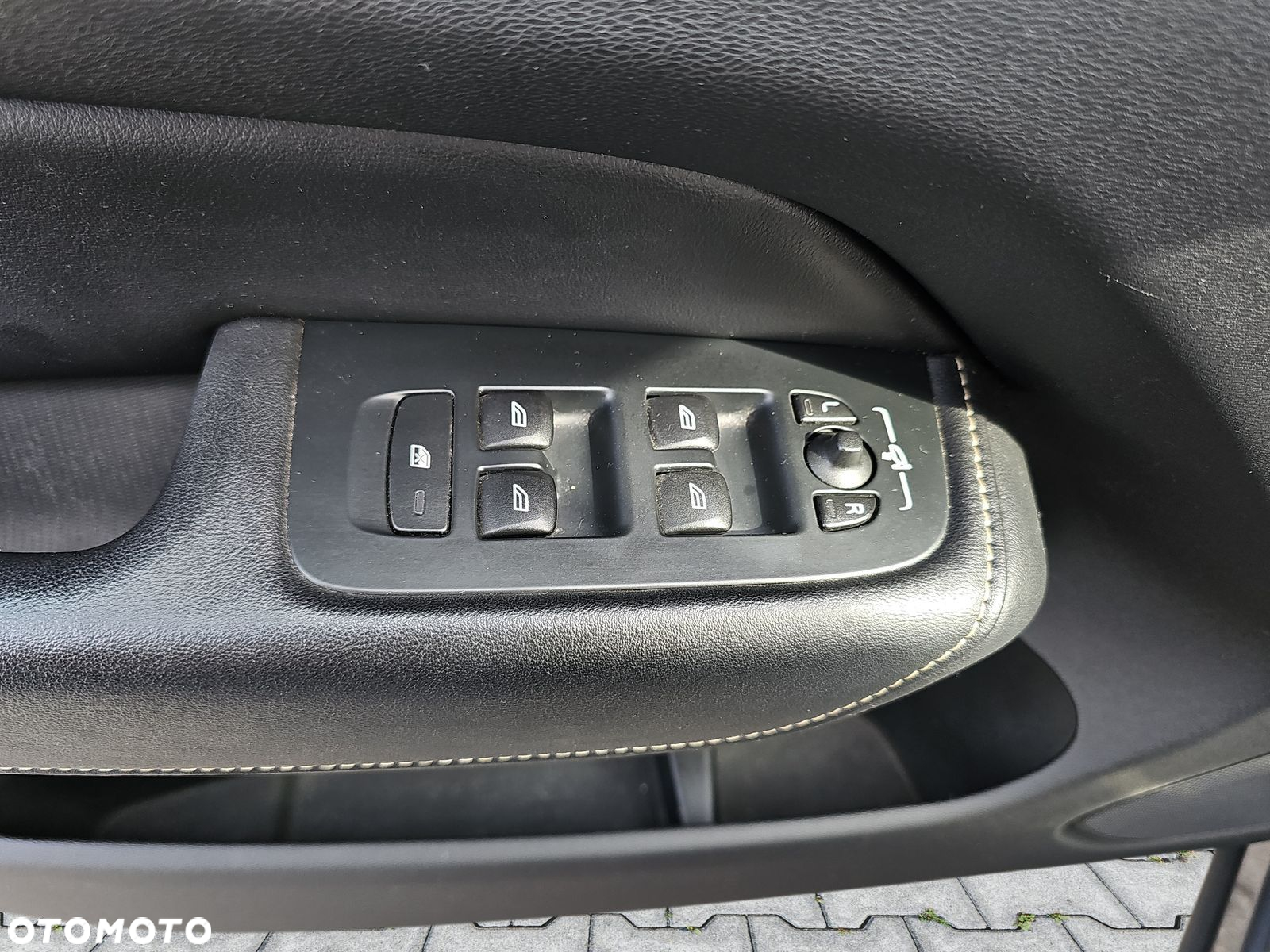 Volvo XC 60 D4 SCR R-Design - 25