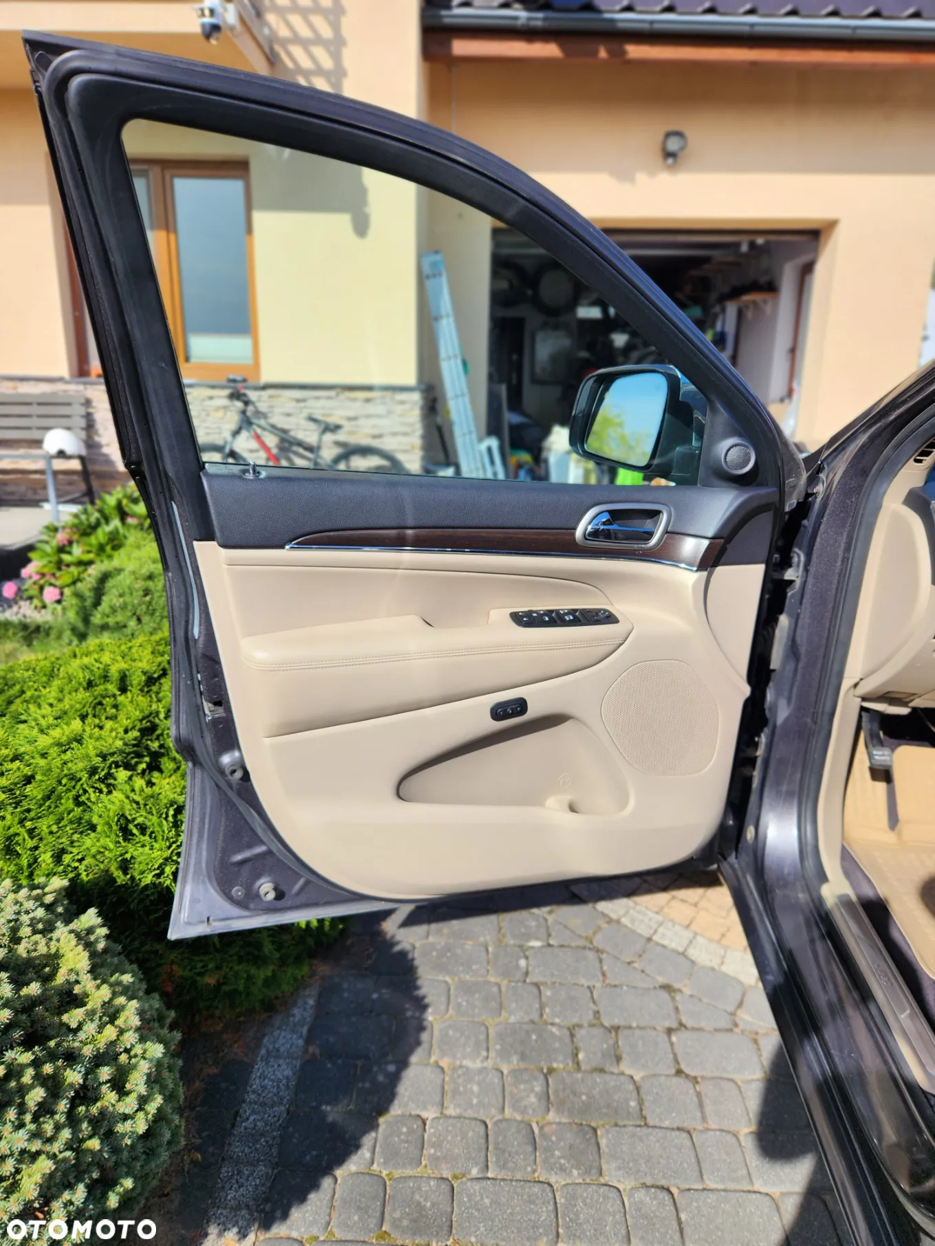 Jeep Grand Cherokee - 28