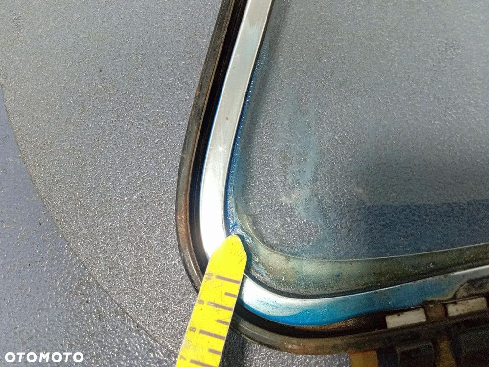 VW GARBUS 64- SZYBA DRZWI PRAWA MAŁA UCHYLNA TRÓJKĄT - 7