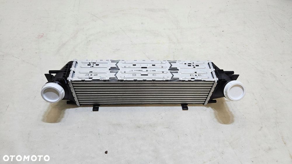 chłodnica powietrza intercooler bmw f10 f07 gt lci f11 nowa 7618768-03 - 5