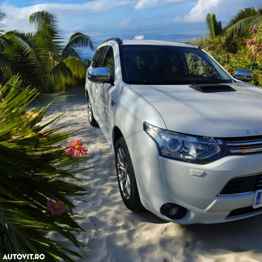 Mitsubishi Outlander - 2