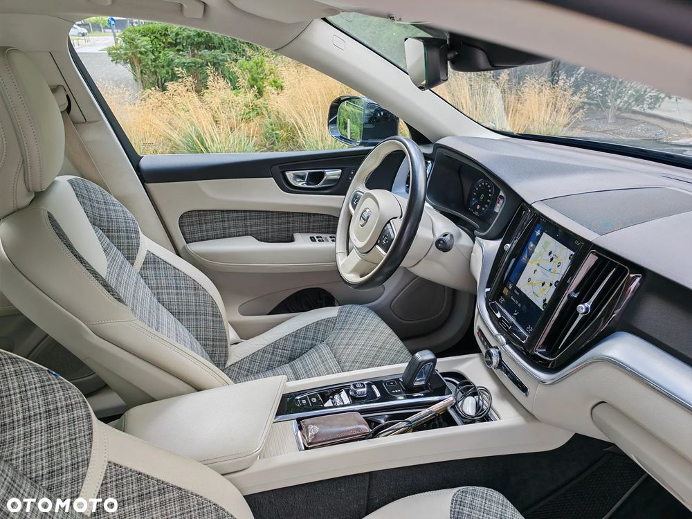 Volvo XC 60 B4 D AWD Momentum Pro - 10