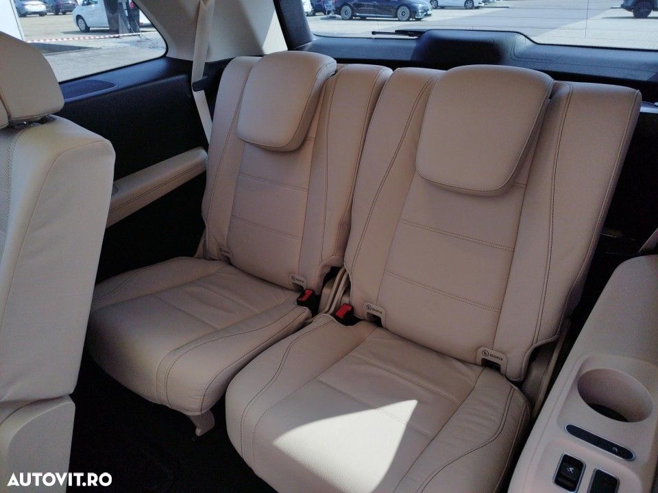 Mercedes-Benz GLS - 12