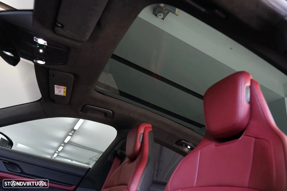 Porsche Taycan Turbo - 34