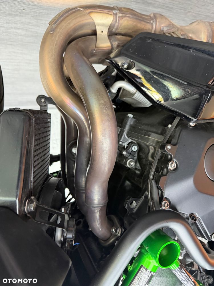 Kawasaki H2 - 9