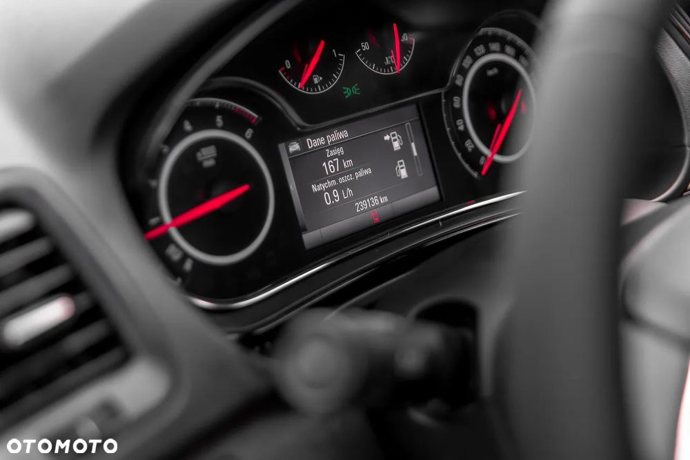 Opel Insignia - 25