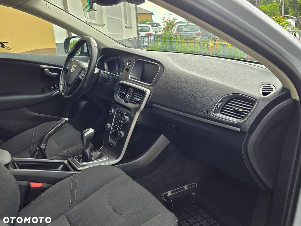 Volvo V40 D2 Summum - 24