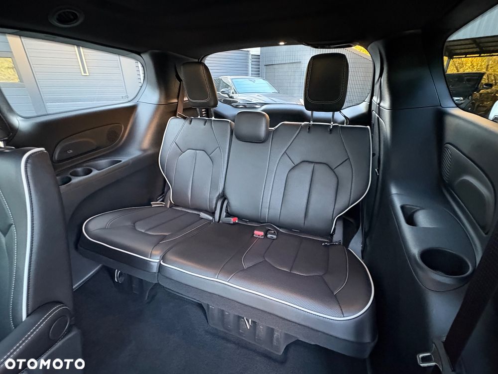 Chrysler Pacifica - 24