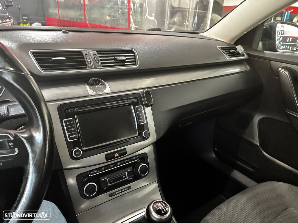 VW Passat Variant 2.0 TDI Trendline - 16