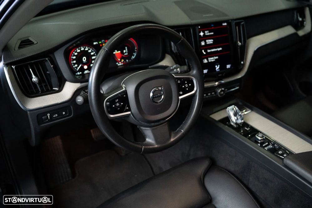 Volvo XC 60 2.0 T8 PHEV Momentum Plus AWD - 19