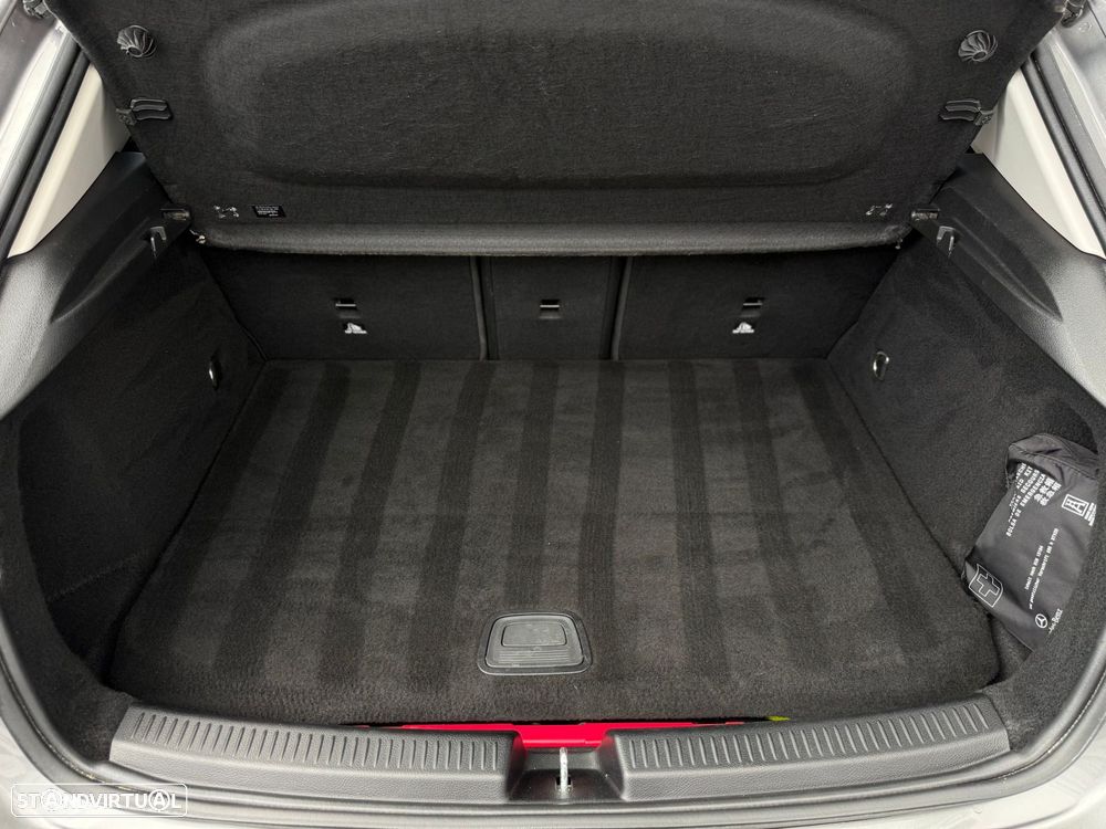 Mercedes-Benz A 250 e AMG Line - 12